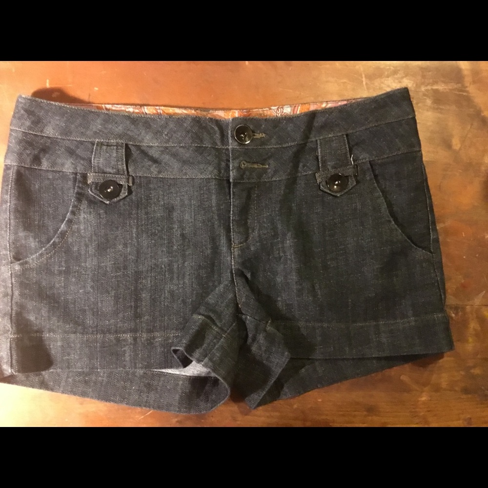 Beautiful Boom Boom Jeans classy shorts.